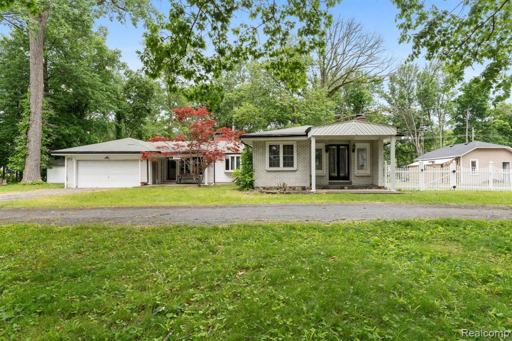 9120 Lake Road Grosse Ile, MI 48138 - Photo 2 of 37 Gallery Image 2