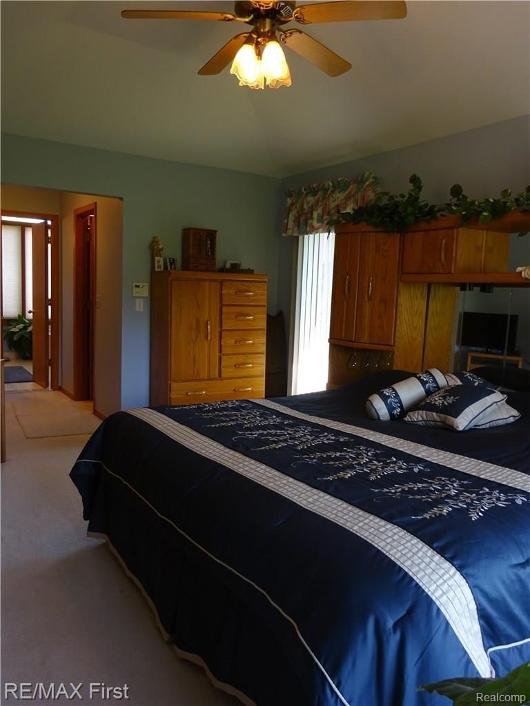 896 Grovecrest Rochester, MI 48307 - Photo 9 of 57 MASTER LEADING TO BATH