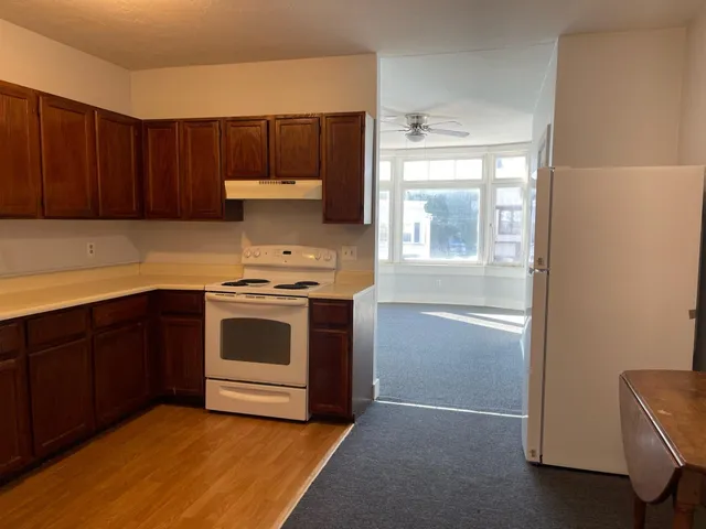 $1,400 | 408 Central Street, Unit 3, Franklin, NH 03235