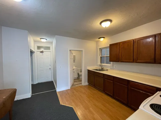 $1,400 | 408 Central Street, Unit 3, Franklin, NH 03235