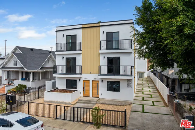 $3,980 | 3209 West 18th Street, Unit 1, Los Angeles, CA 90019