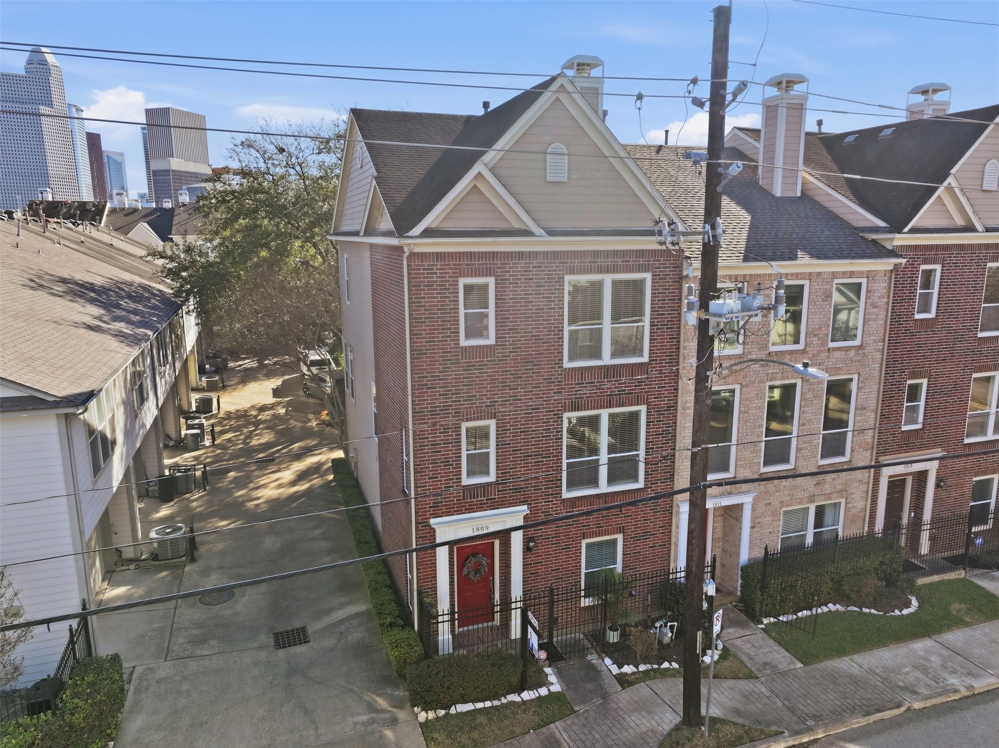 1809 Gillette Street Houston, TX 77019 - Photo 2 of 35 a front view of a house with garden