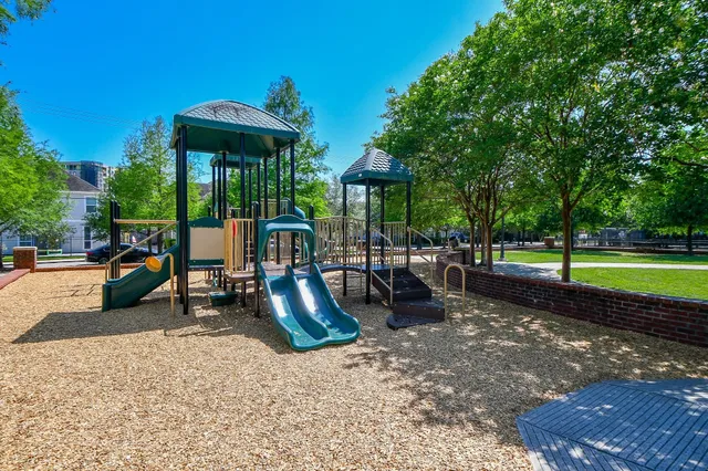 $425,000 | 1809 Gillette Street, Houston, TX 77019