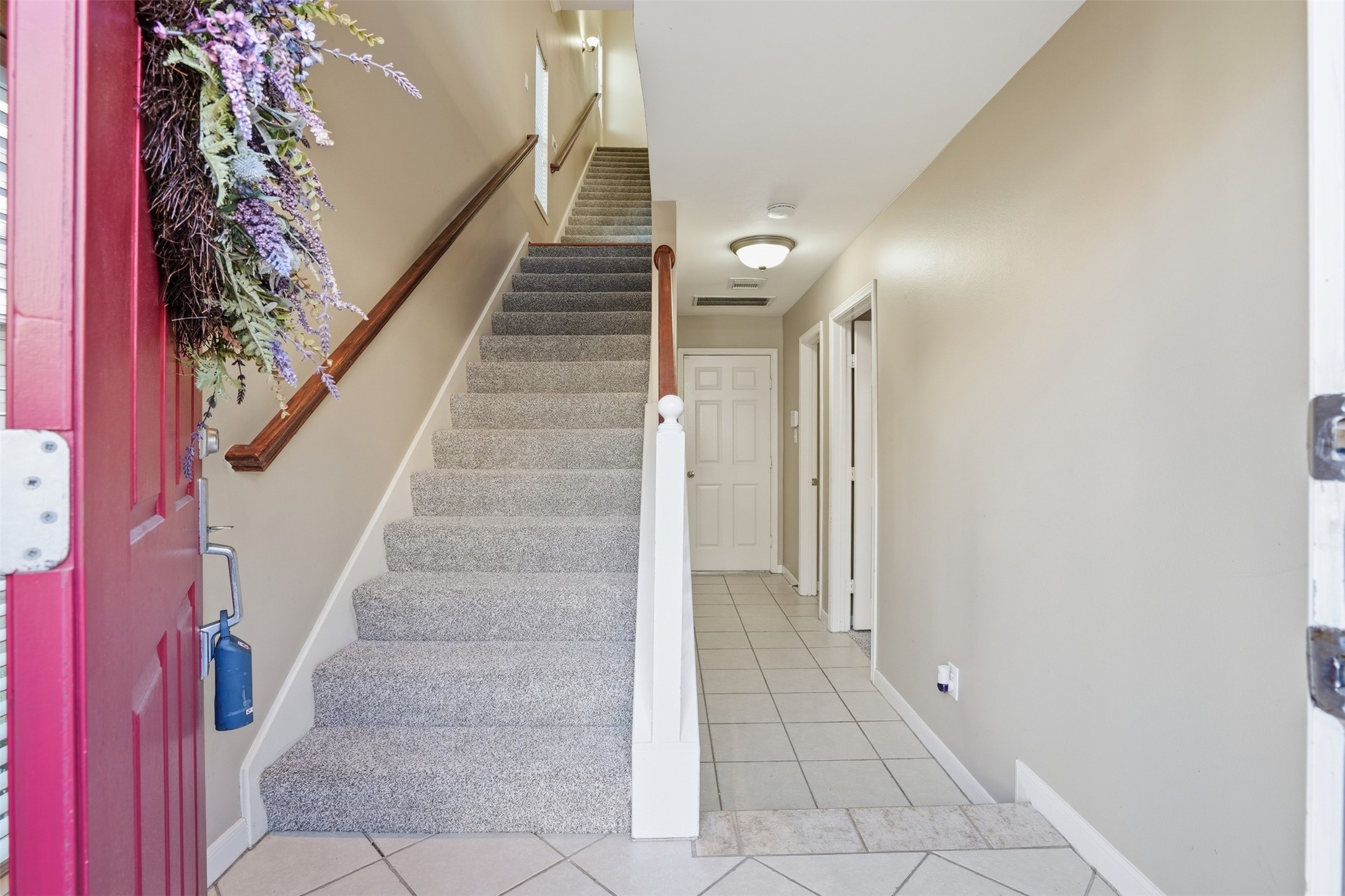 1809 Gillette Street Houston, TX 77019 - Photo 4 of 35 a view of entryway and hall