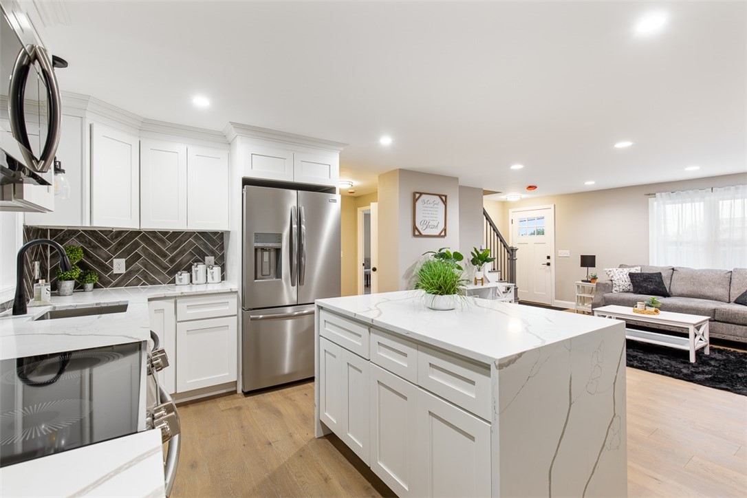 162 Colonial Road Providence, RI 02906 - Photo 12 of 36