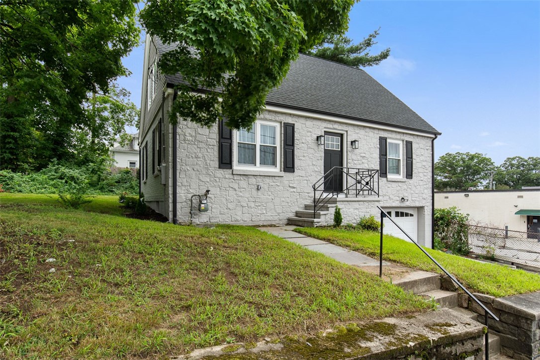 162 Colonial Road Providence, RI 02906 - Photo 3 of 36