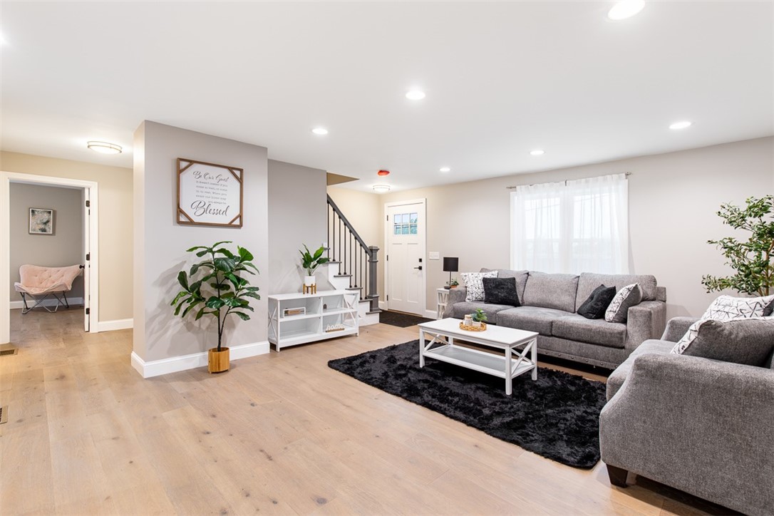 162 Colonial Road Providence, RI 02906 - Photo 6 of 36
