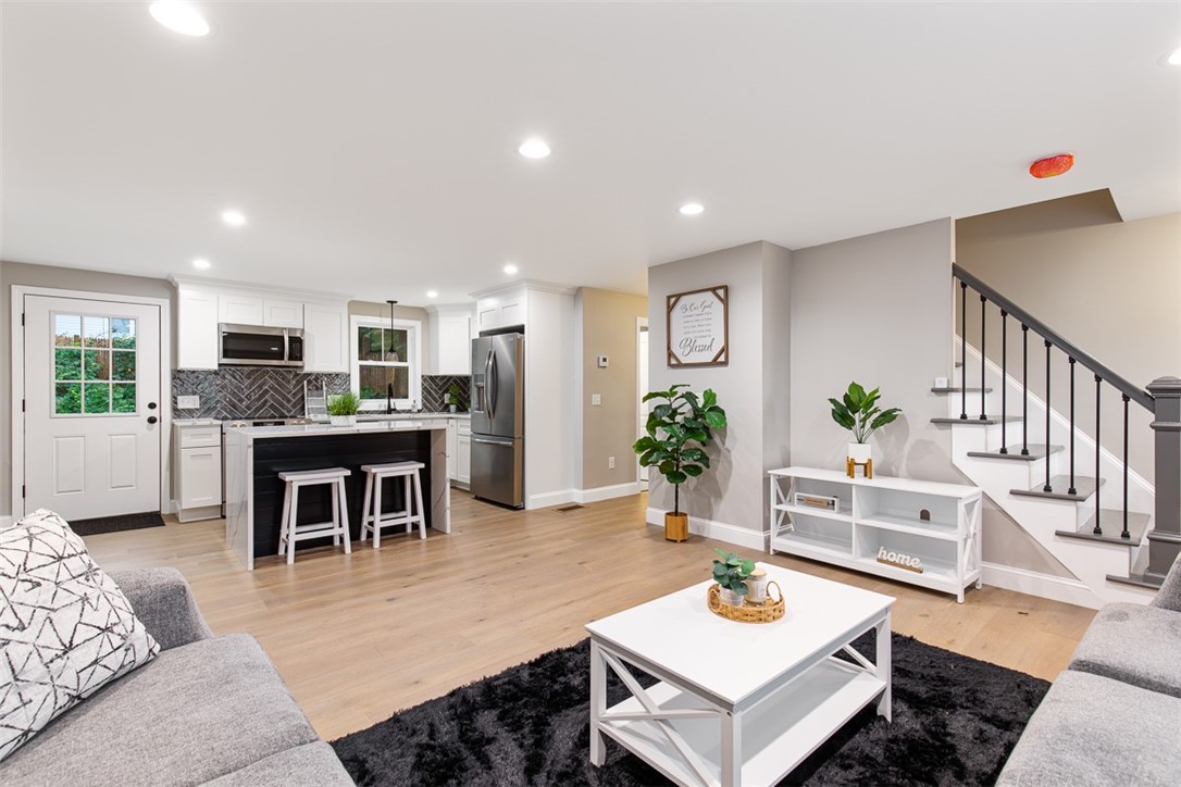 162 Colonial Road Providence, RI 02906 - Photo 7 of 36