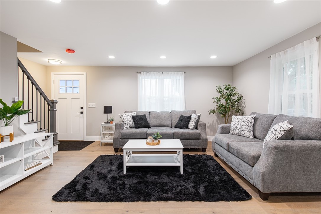 162 Colonial Road Providence, RI 02906 - Photo 8 of 36