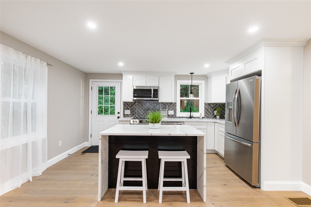 162 Colonial Road Providence, RI 02906 - Photo 10 of 36