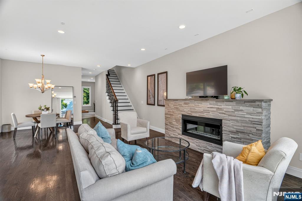 14 Hooks Lane Edgewater, NJ 07020 - Photo 3 of 31