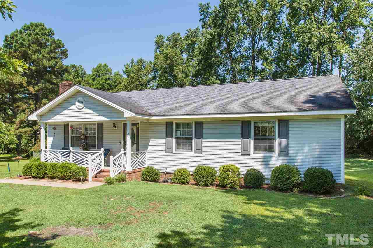 124 Rochelle Place Selma, NC 27576 - Photo 3 of 29 Gallery Image 3