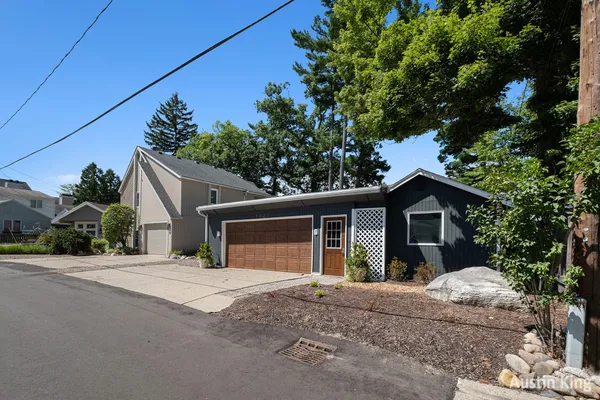 $799,876 | 7027 Goldenrod Avenue Northeast, Rockford, MI 49341