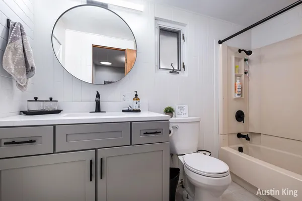 $799,876 | 7027 Goldenrod Avenue Northeast, Rockford, MI 49341