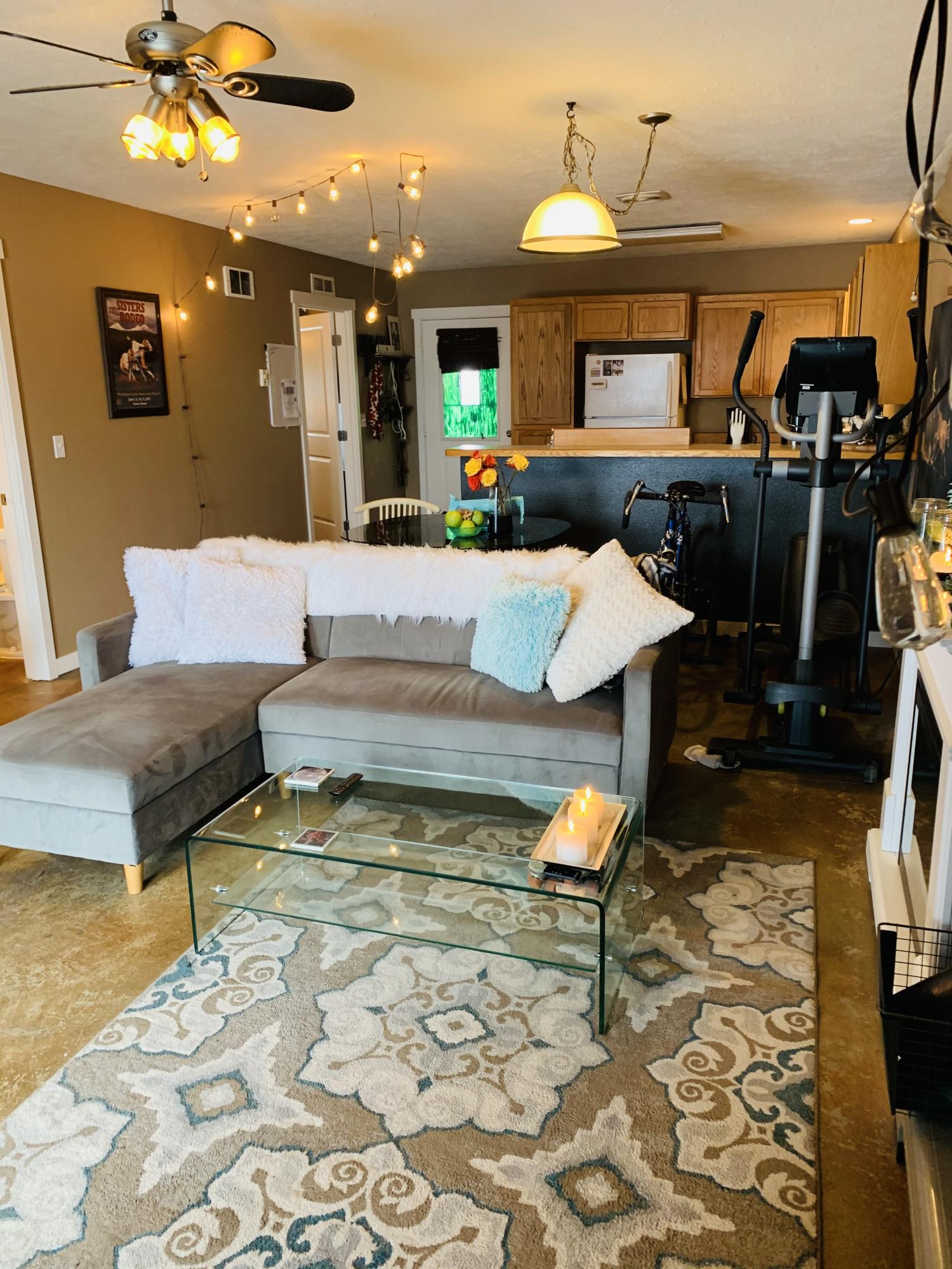 566 5th Street Metolius, OR 97741 - Photo 17 of 39 Living room