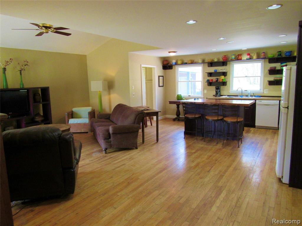 10693 Rattalee Lake Road Davisburg, MI 48350 - Photo 6 of 29
