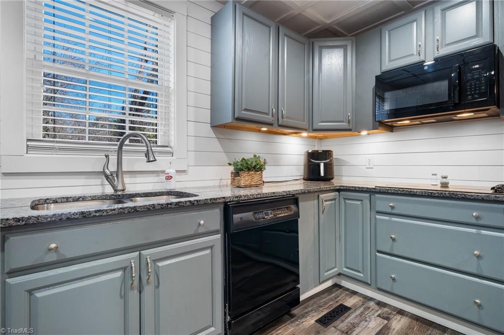 845 Linville Road Mount Airy, NC 27030 - Photo 12 of 29