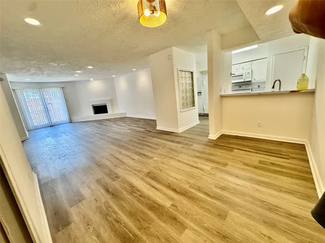 $1,100 | 10555 Turtlewood Court, Unit 102, Houston, TX 77072