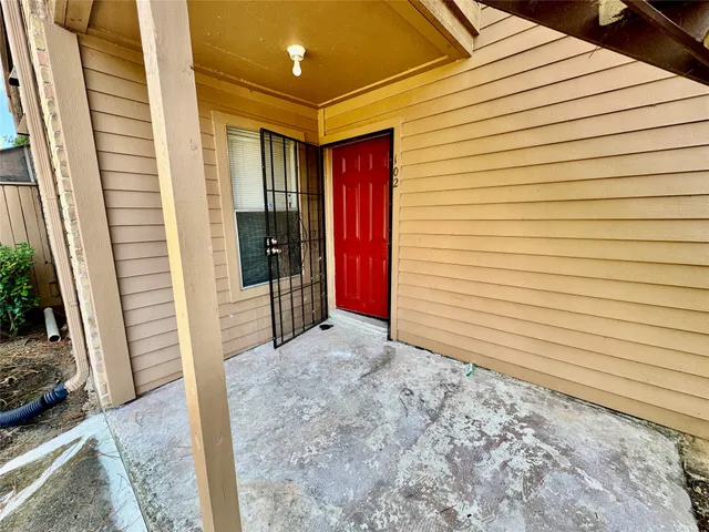 $1,100 | 10555 Turtlewood Court, Unit 102, Houston, TX 77072