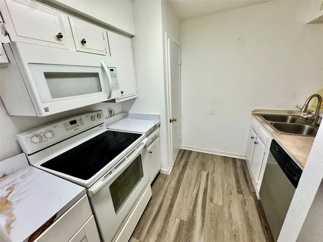 $1,100 | 10555 Turtlewood Court, Unit 102, Houston, TX 77072