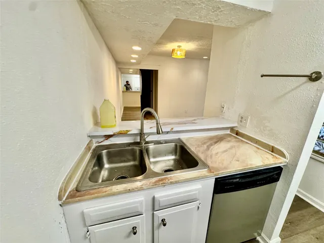 $1,100 | 10555 Turtlewood Court, Unit 102, Houston, TX 77072