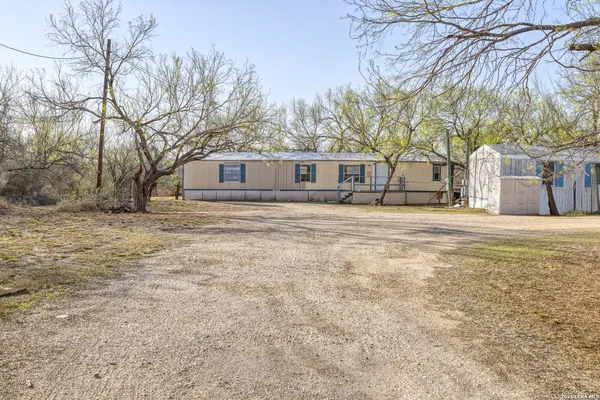$265,000 | 2806 U.S. Highway 83, Uvalde, TX 78801