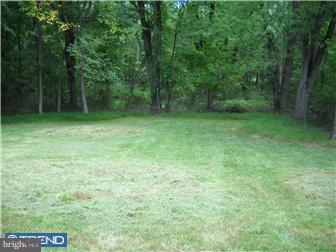 930 Davis Grove Road Horsham, PA 19044 - Photo 2 of 4 Exterior Back