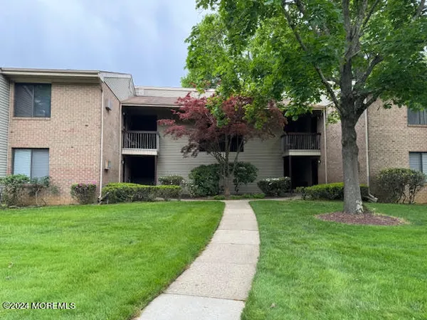 $1,900 | 238 Medford Court, Unit J, Manalapan, NJ 07726