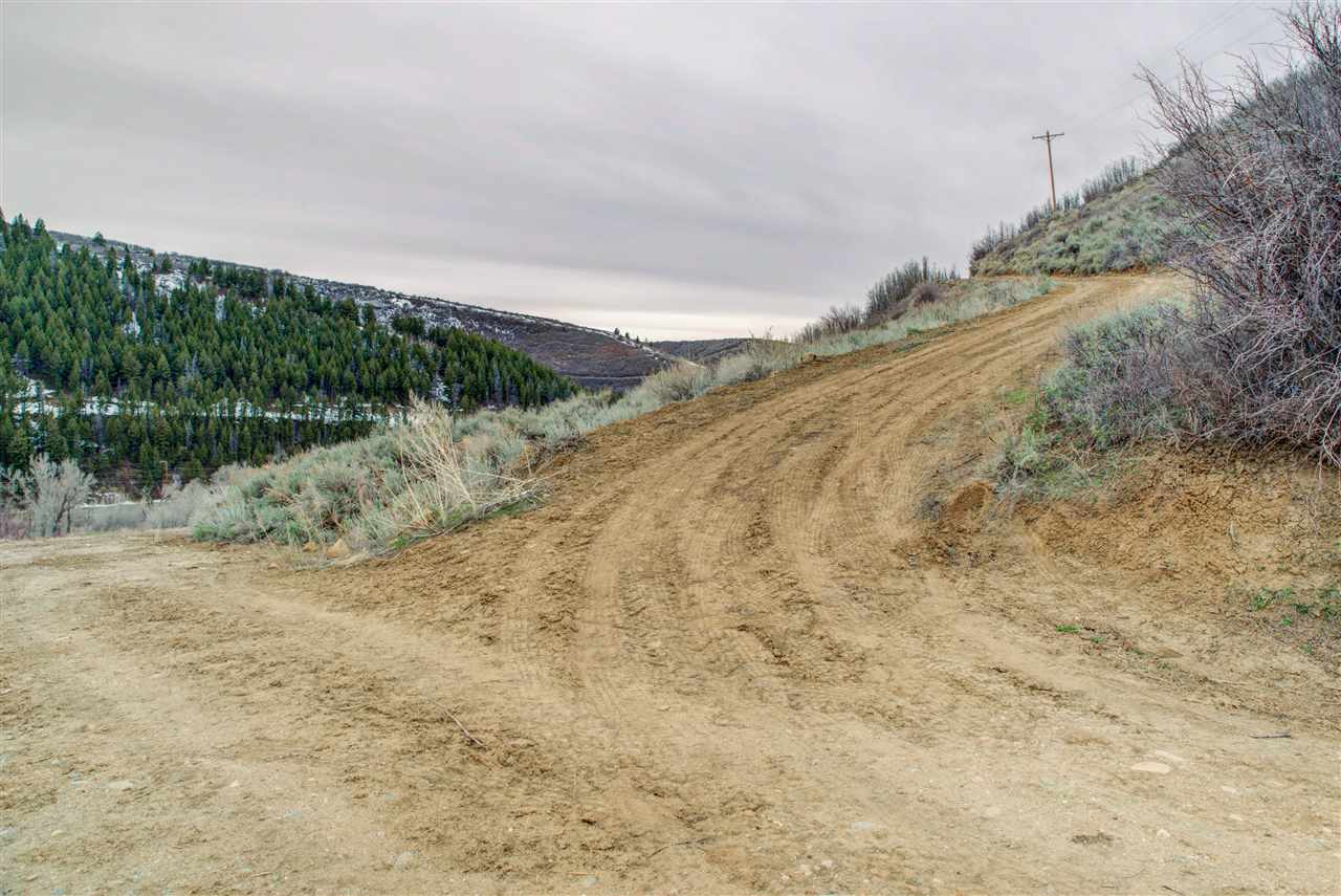 480 Ranch Road Hayden, CO 81639 - Photo 3 of 10 a view of a dry yard with green space