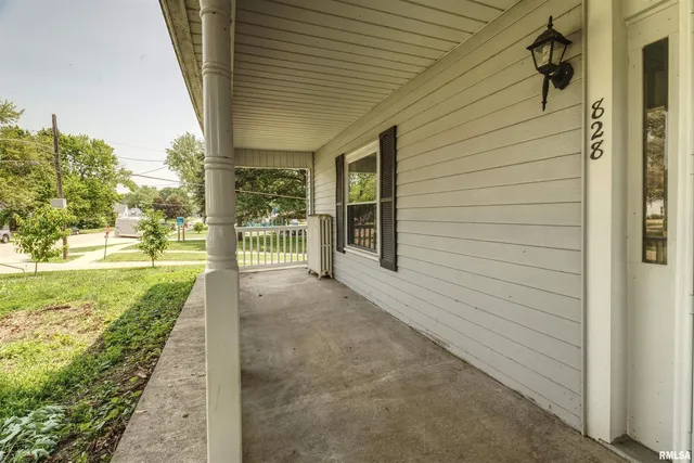 $135,000 | 828 10th Avenue, Fulton, IL 61252