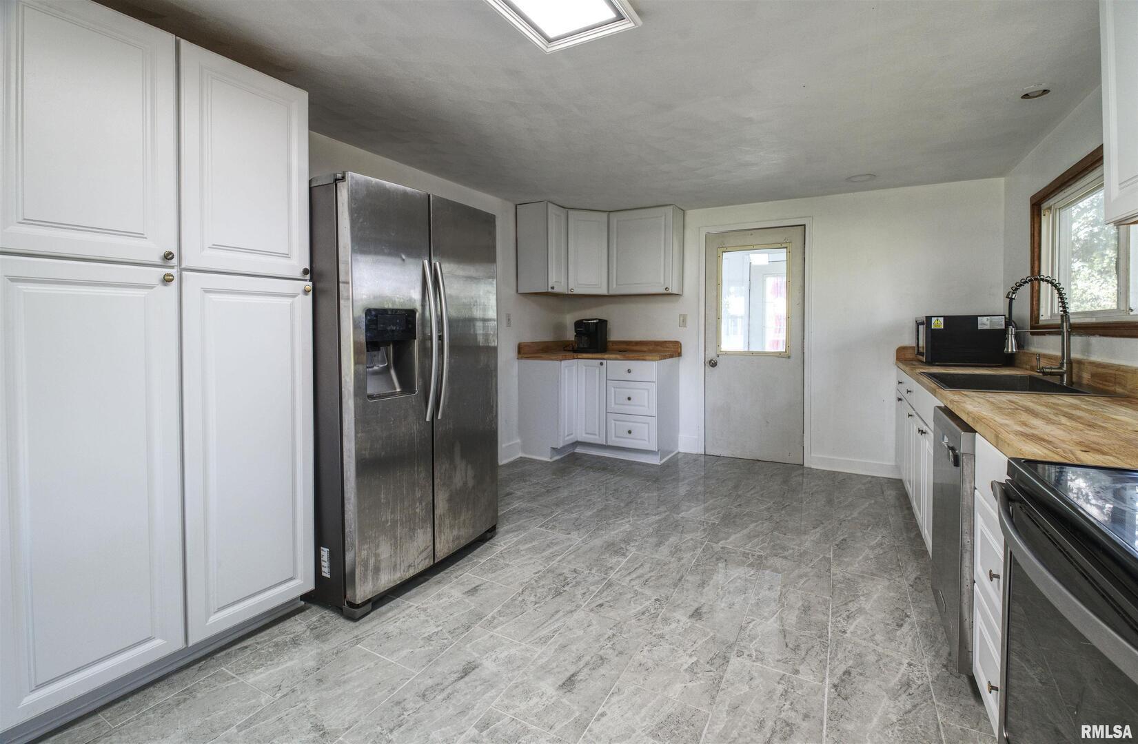 828 10th Avenue Fulton, IL 61252 - Photo 13 of 34 a kitchen with stainless steel appliances granite countertop a refrigerator and a stove