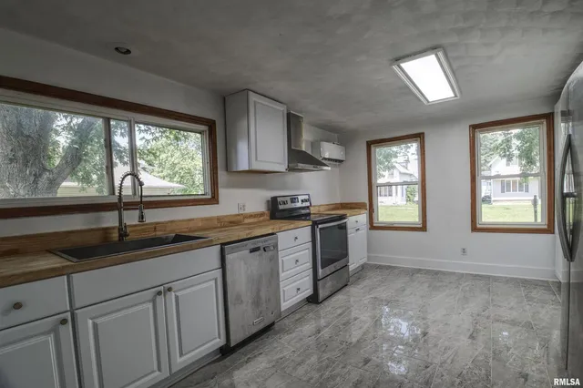 $140,000 | 828 10th Avenue, Fulton, IL 61252