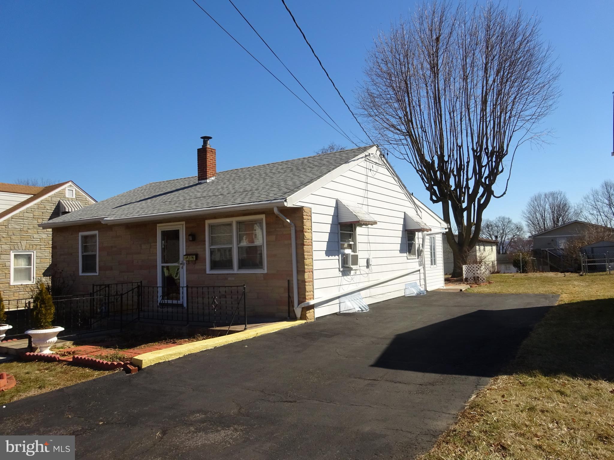 216 Devonshire Road Hagerstown, MD 21740 - Photo 2 of 17 Gallery Image 2