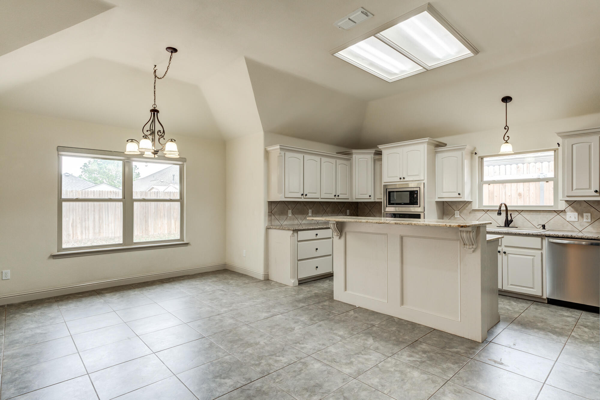 6406 93rd Street Lubbock, TX 79424 - Photo 13 of 45 DSC02497_498_499_500_501