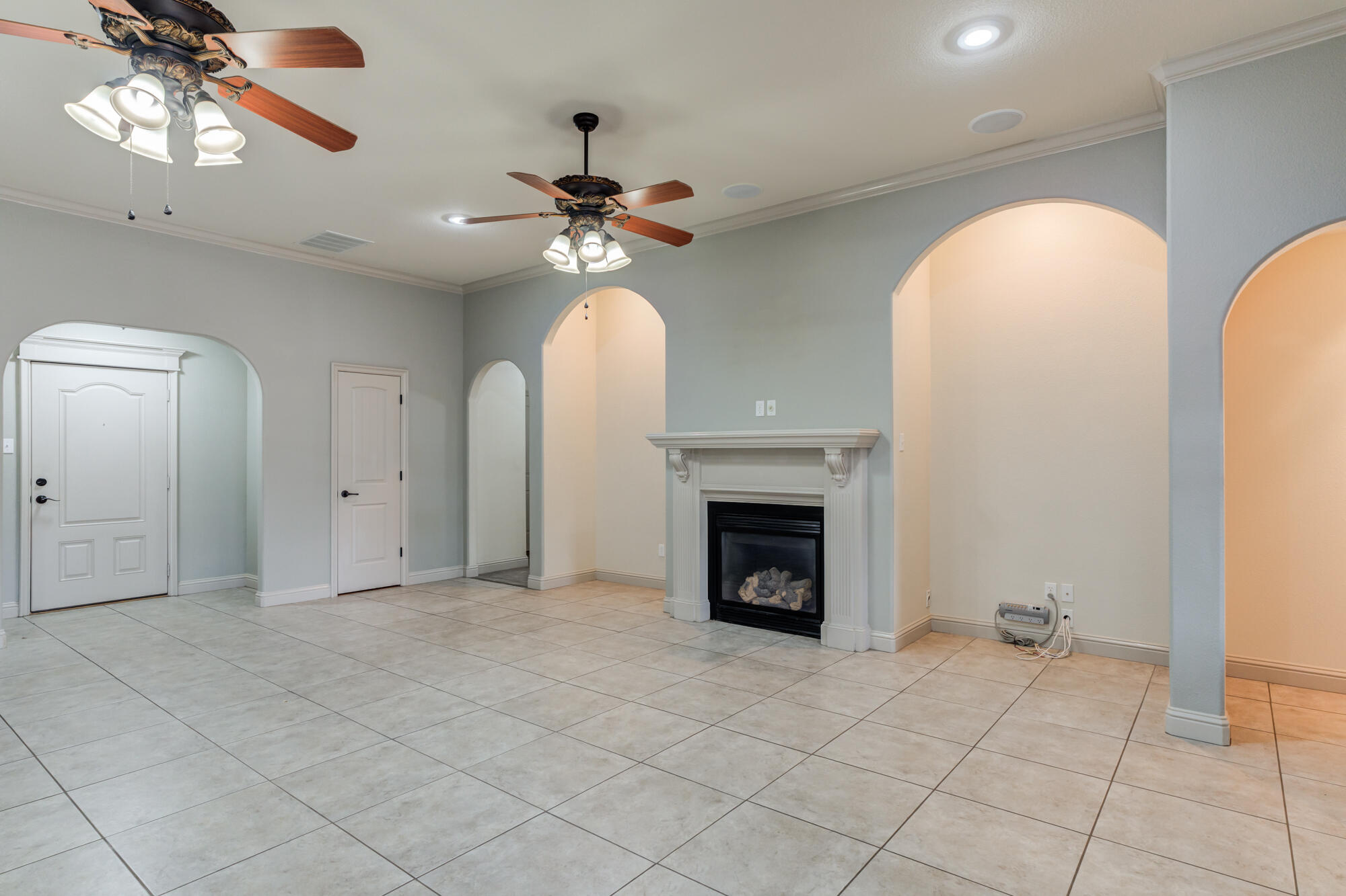 6406 93rd Street Lubbock, TX 79424 - Photo 8 of 45 DSC02472_3_4_5_6