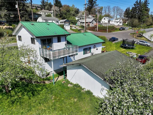 a view of a backyard with plants and patio