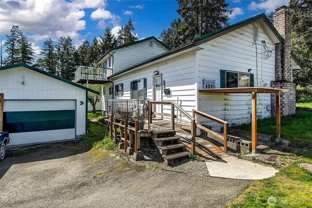 a sign that is on the wall of a building