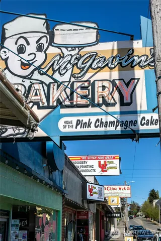 a view of a multi story building