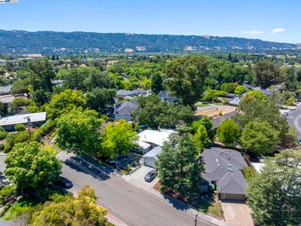 a view of a dinning table and chairs in back yard of a house