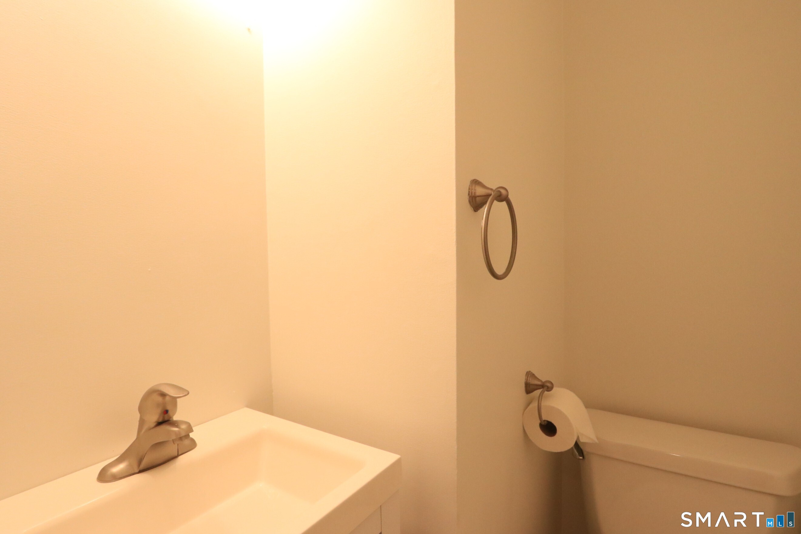 50 Wilton Crest Road, Unit 50 Wilton, CT 06897 - Photo 18 of 31 Half bath off the entry hall