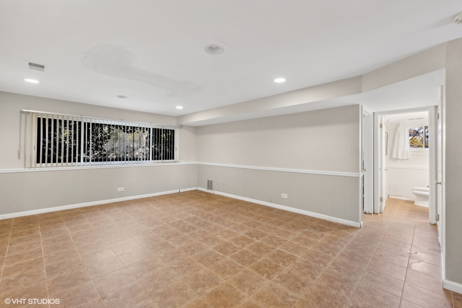 1521 Lakeside Drive Wheaton, IL 60187 - Photo 11 of 17 a view of an empty room with a window