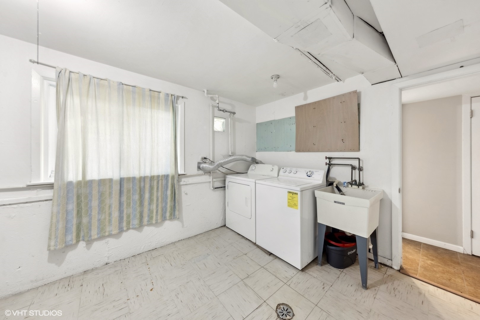 1521 Lakeside Drive Wheaton, IL 60187 - Photo 14 of 17 a view of utility room with washer and dryer