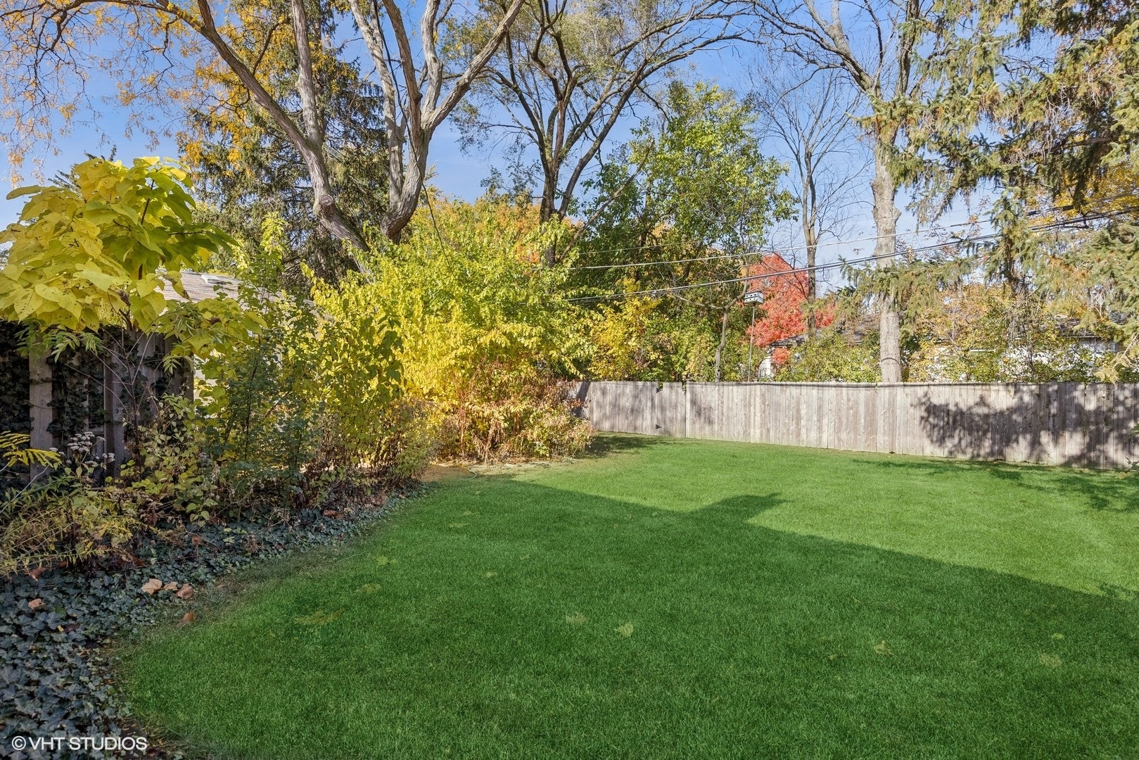 1521 Lakeside Drive Wheaton, IL 60187 - Photo 16 of 17 a view of a back yard