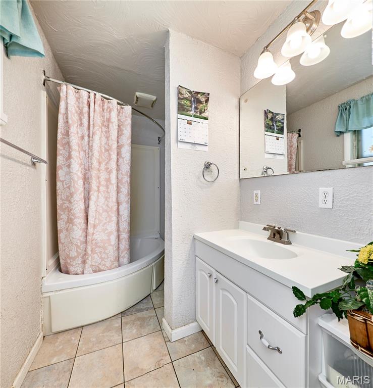 2755 Patterson Road Florissant, MO 63031 - Photo 17 of 25