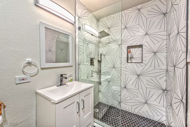 $5,995 | 4990 Philmar Avenue, Las Vegas, NV 89120