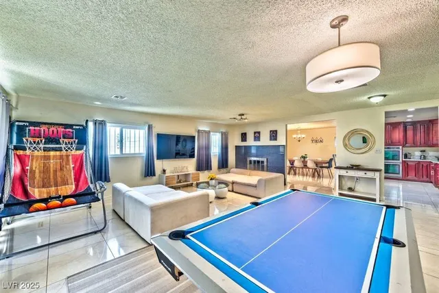 $5,995 | 4990 Philmar Avenue, Las Vegas, NV 89120