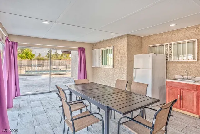 $5,995 | 4990 Philmar Avenue, Las Vegas, NV 89120