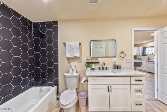 $5,995 | 4990 Philmar Avenue, Las Vegas, NV 89120