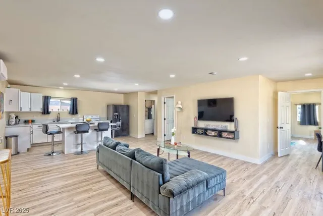 $5,995 | 4990 Philmar Avenue, Las Vegas, NV 89120