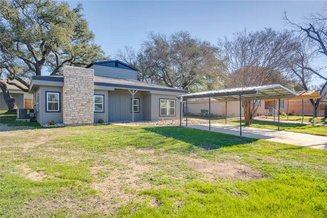 $2,095 | 809 North West Street, Burnet, TX 78611